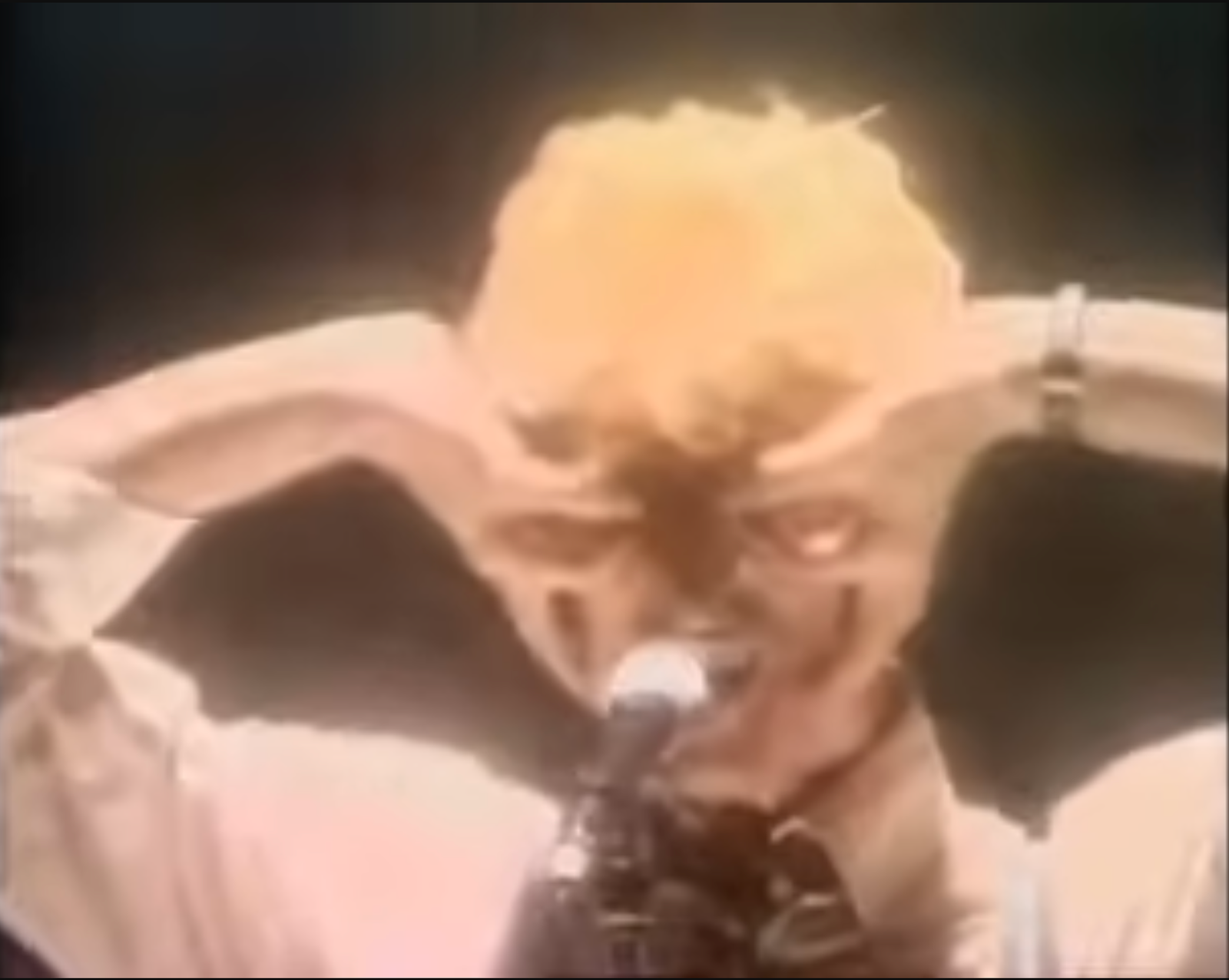 In praise of: the lighting in this live performance of "Scary Monsters"